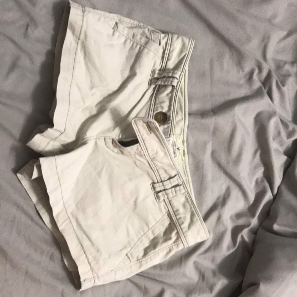 American eagle khaki shorts
